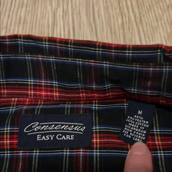 Consensus Size Medium Classic Red Plaid Men's Shirt - Picture 3 of 6